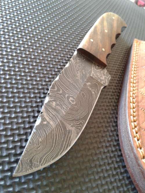 DAMASCUS Hand Made Knife, NEW Design, FREE PARACORD Bracelet!!  Money back if not happy.